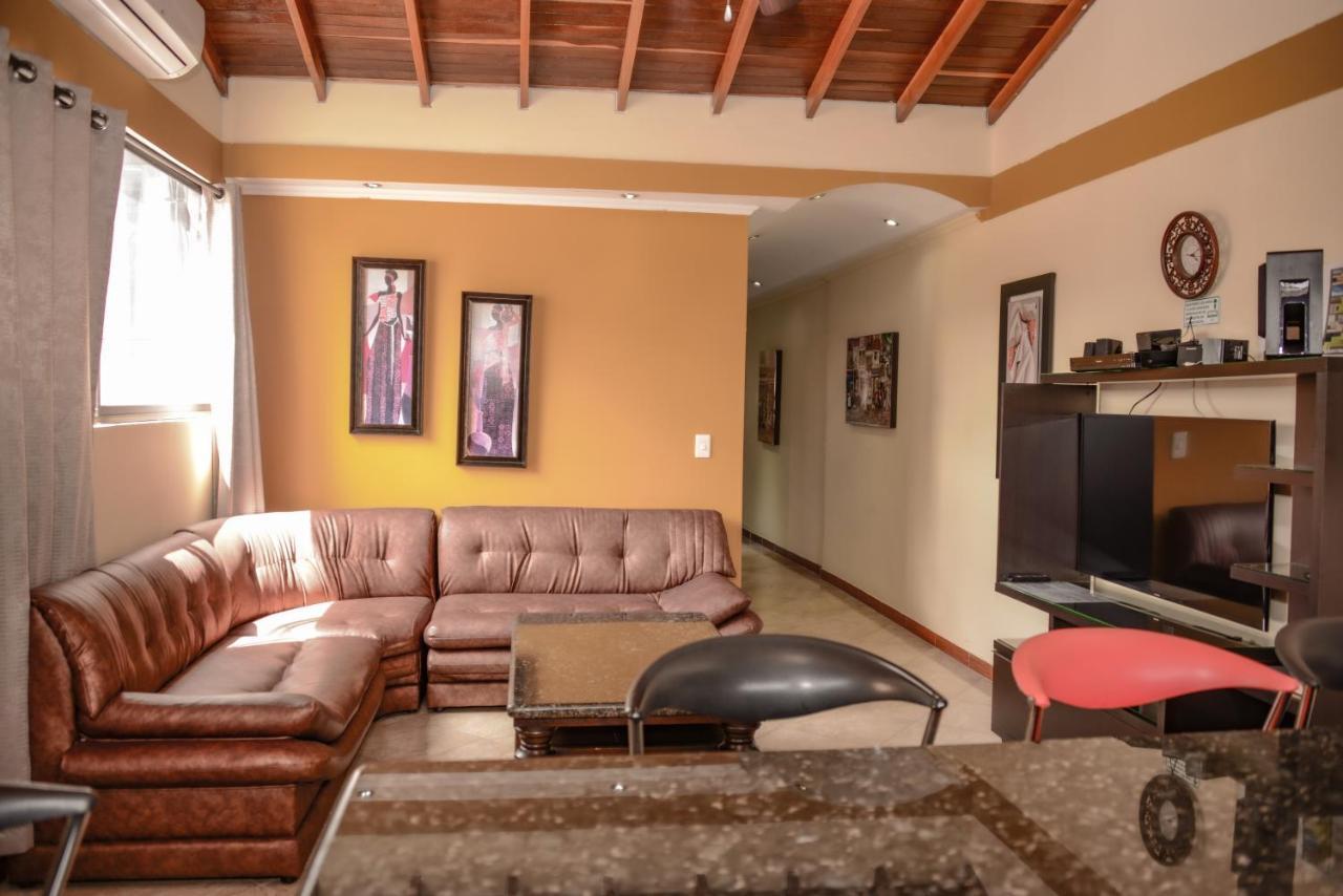 Calle 8 Suites Medellín Dış mekan fotoğraf