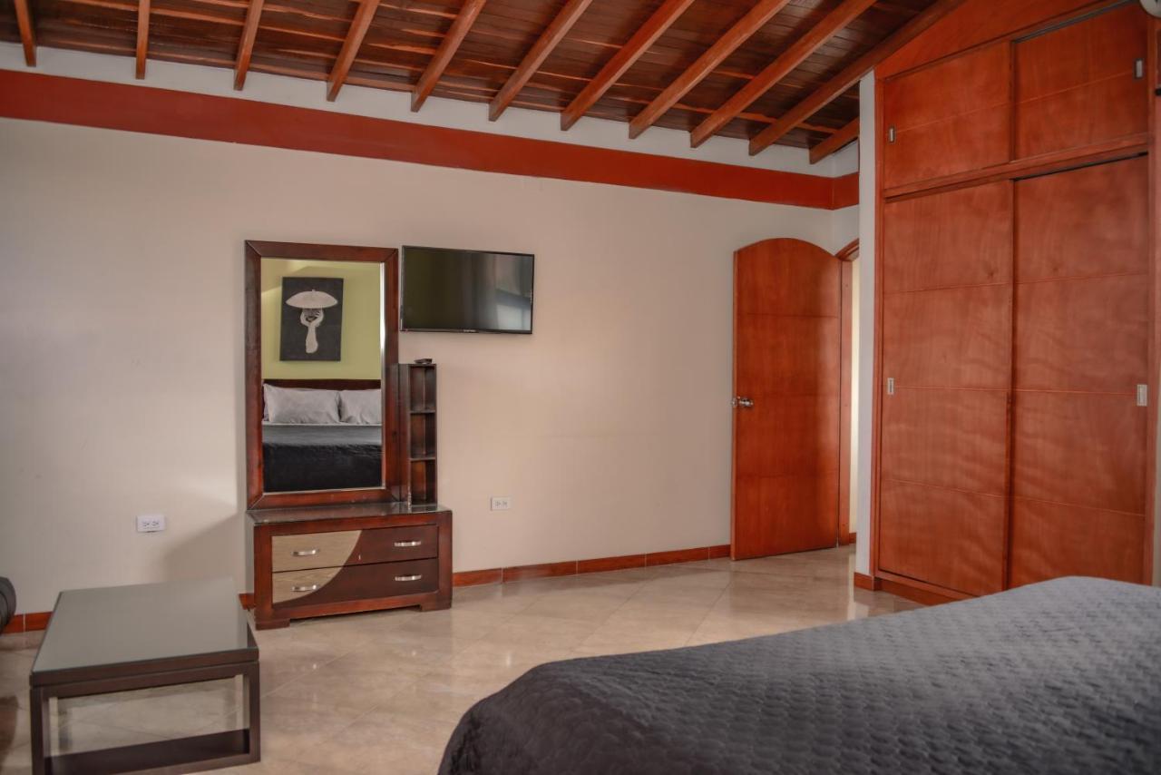 Calle 8 Suites Medellín Dış mekan fotoğraf