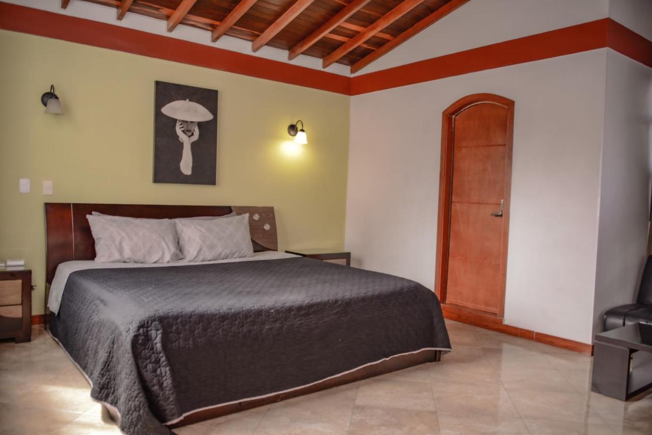 Calle 8 Suites Medellín Dış mekan fotoğraf