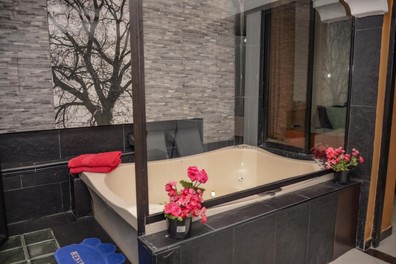Calle 8 Suites Medellín Dış mekan fotoğraf