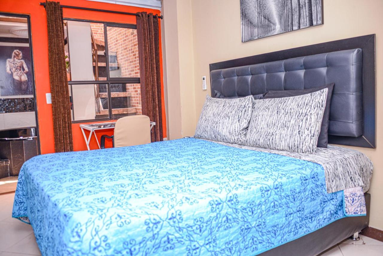 Calle 8 Suites Medellín Dış mekan fotoğraf